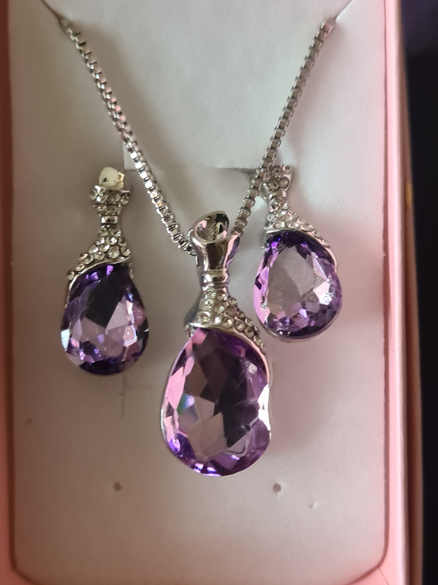 Teardrop crystal sets