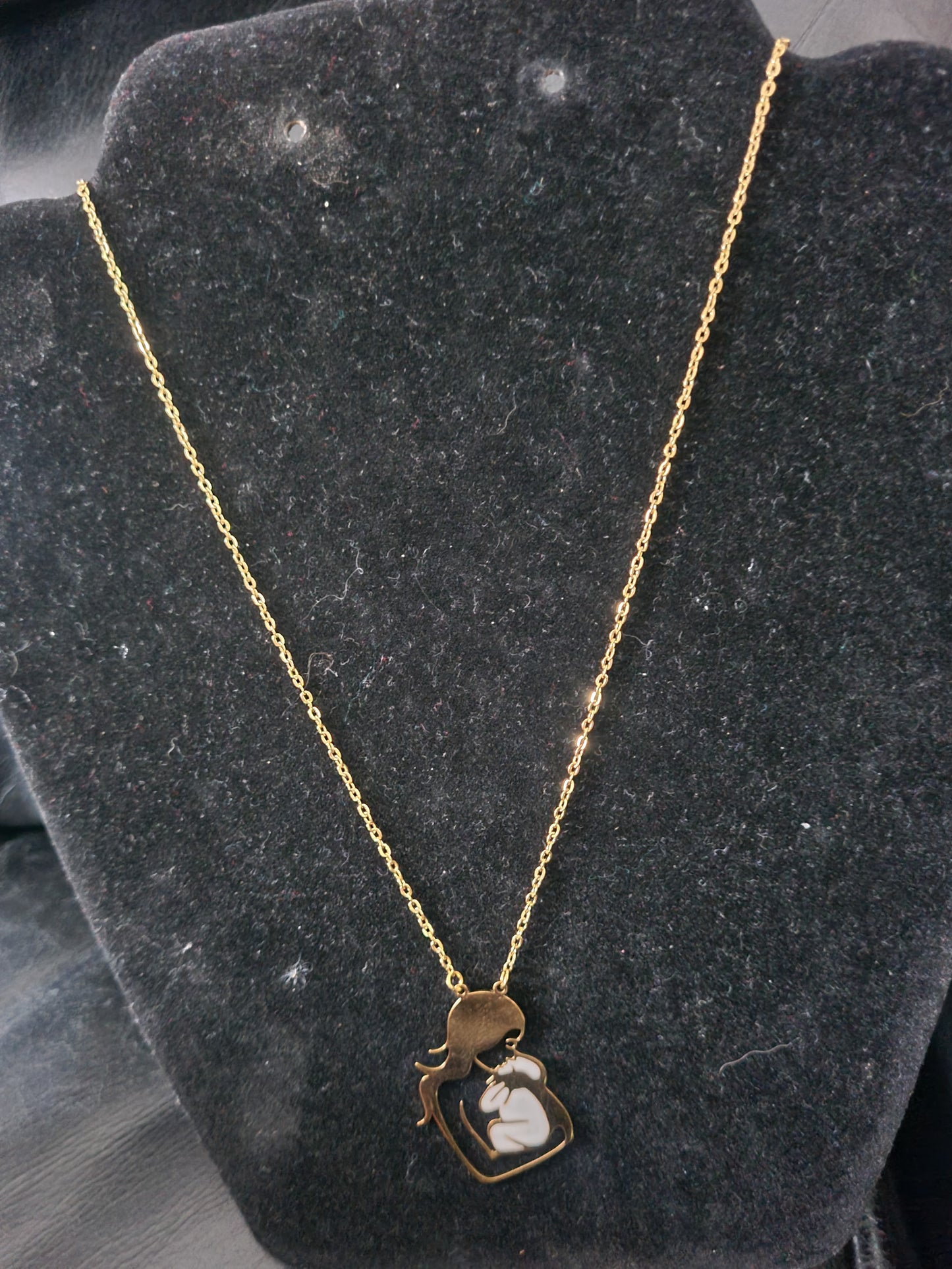Mum holding newborn necklace