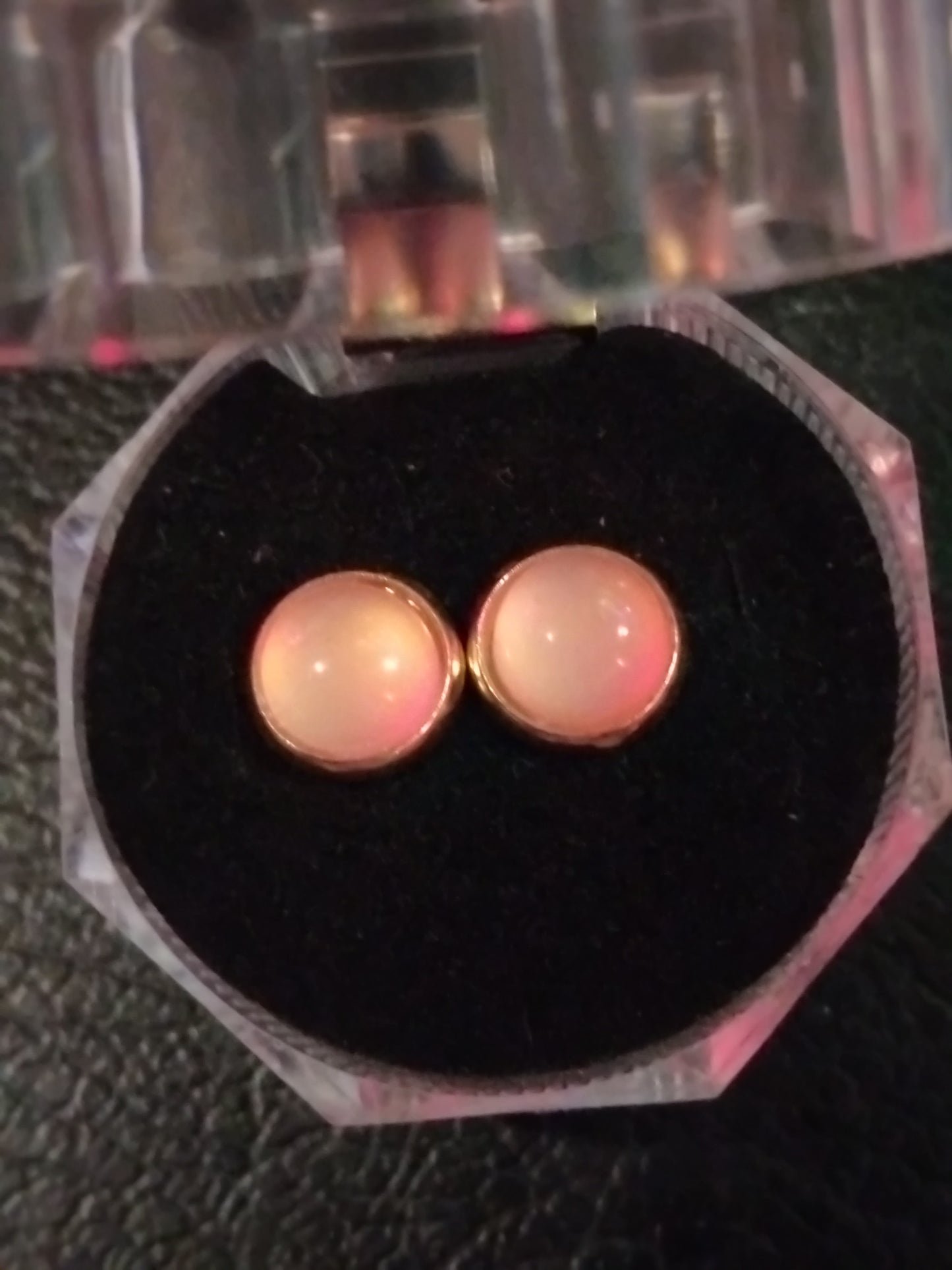 Half pearl gold outline