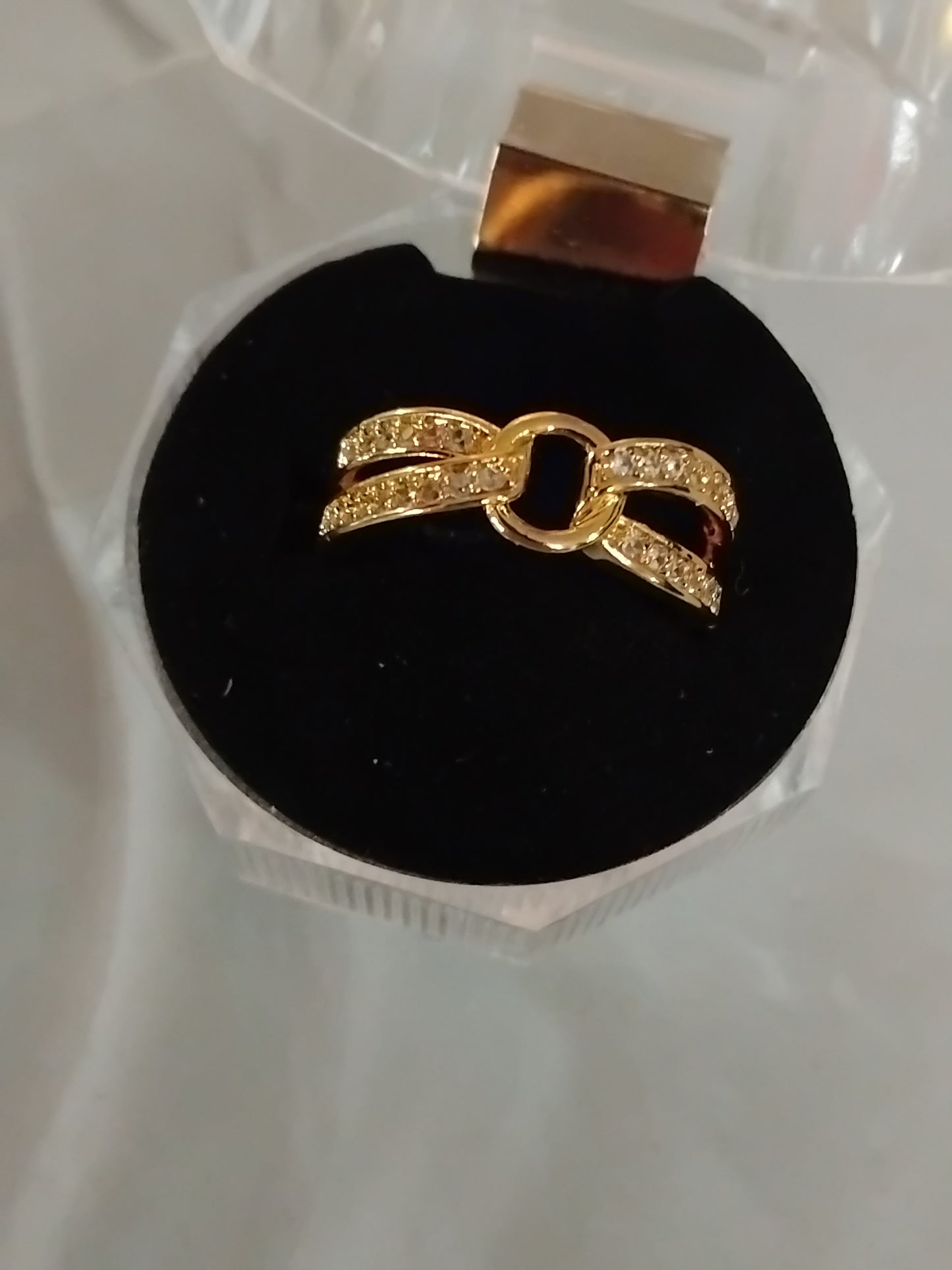 Loop knot ring