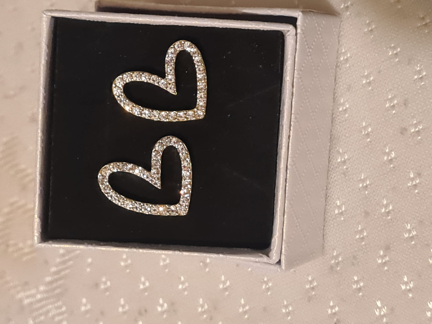 Hallow heart earrings
