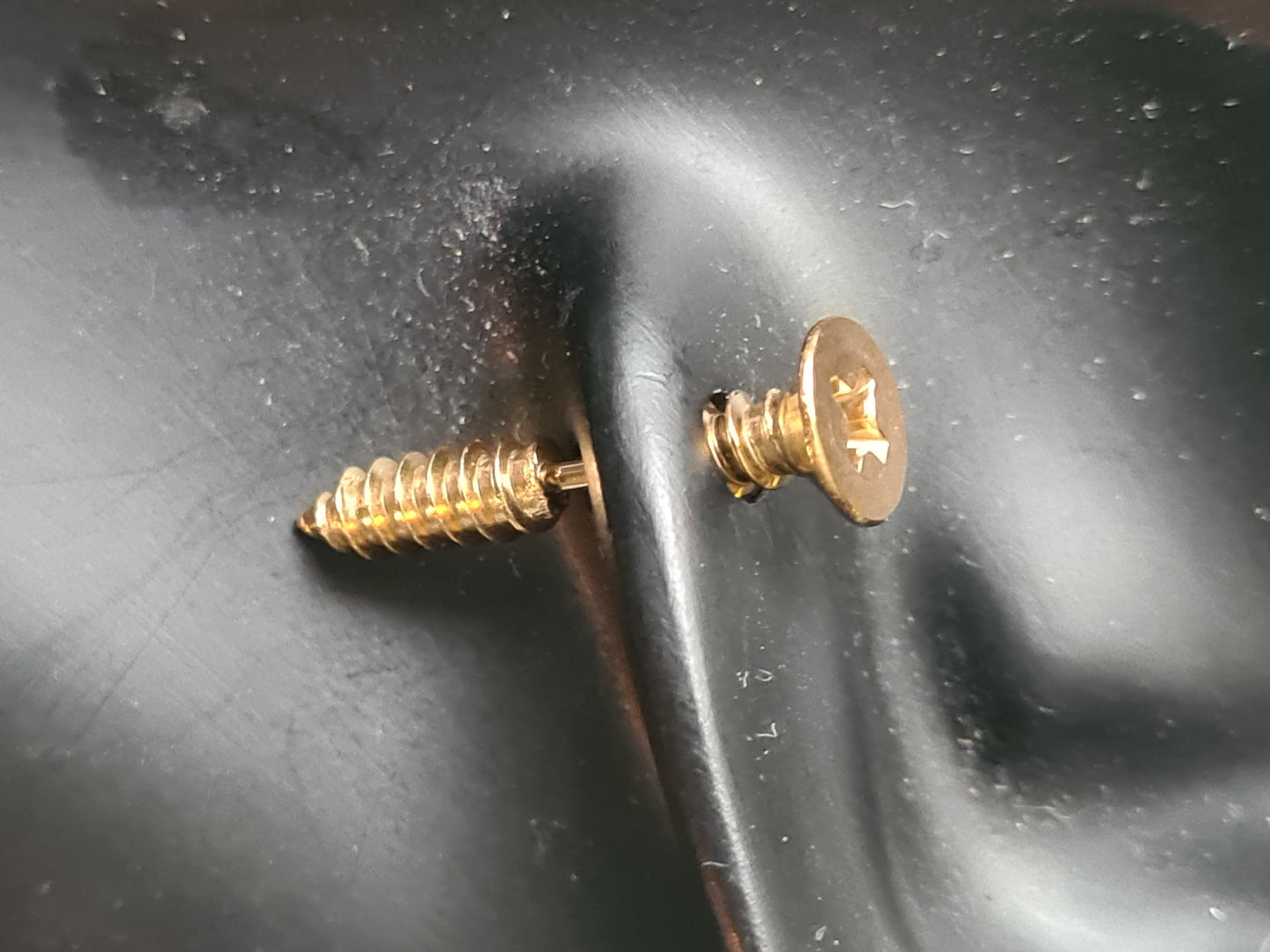 Screw earrings