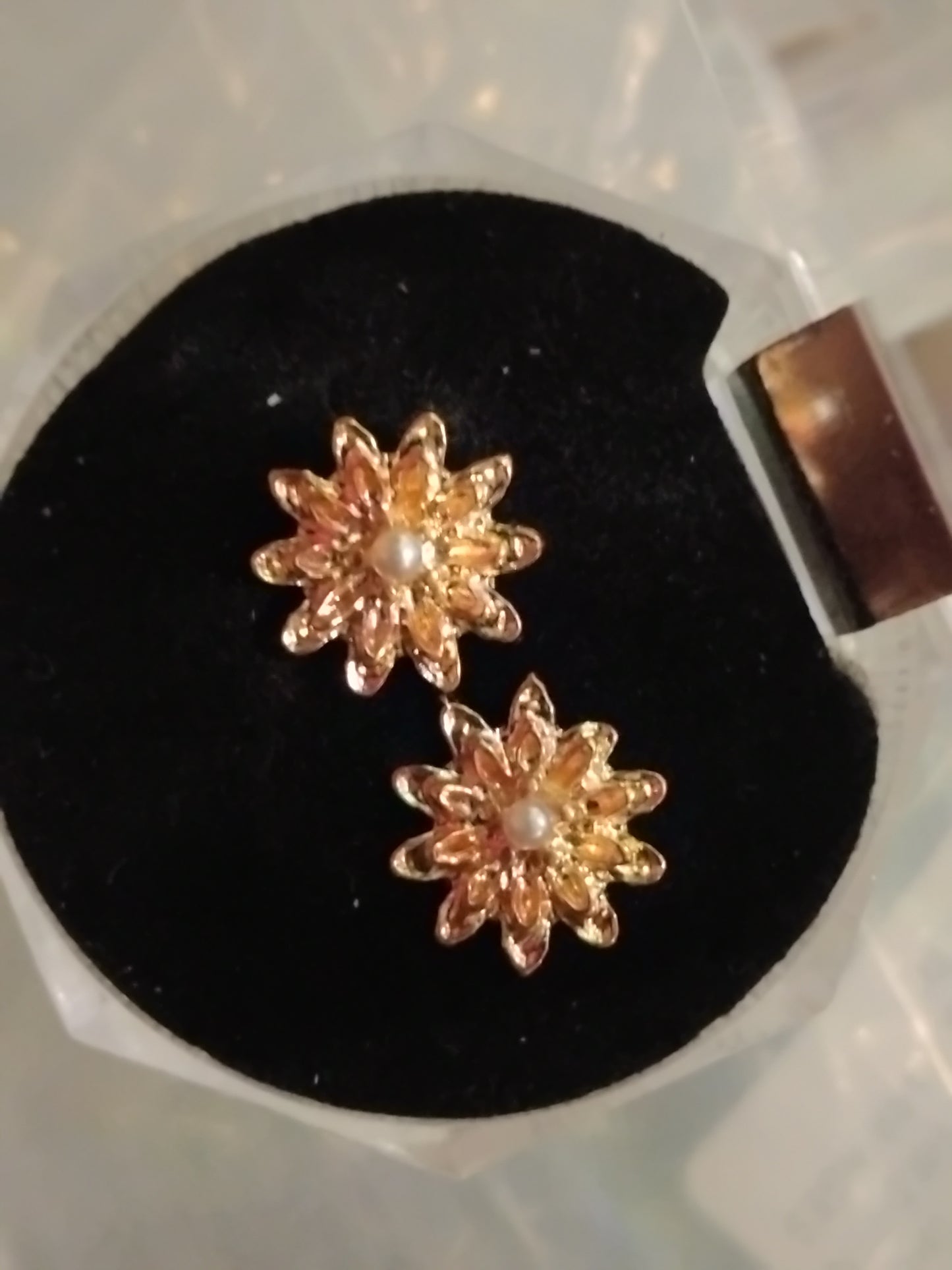 Shinny flower earrings