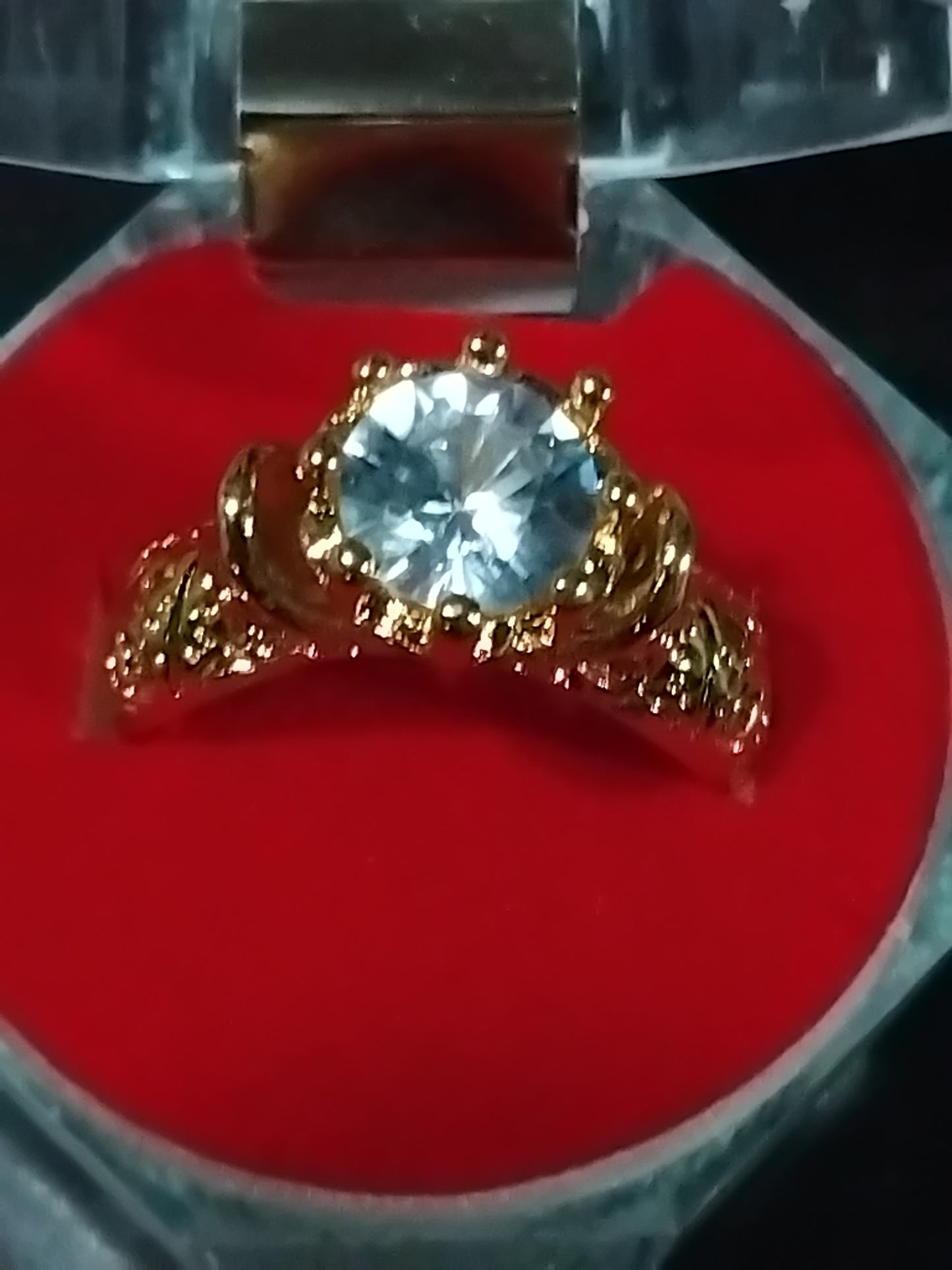 Gem centre peace ring