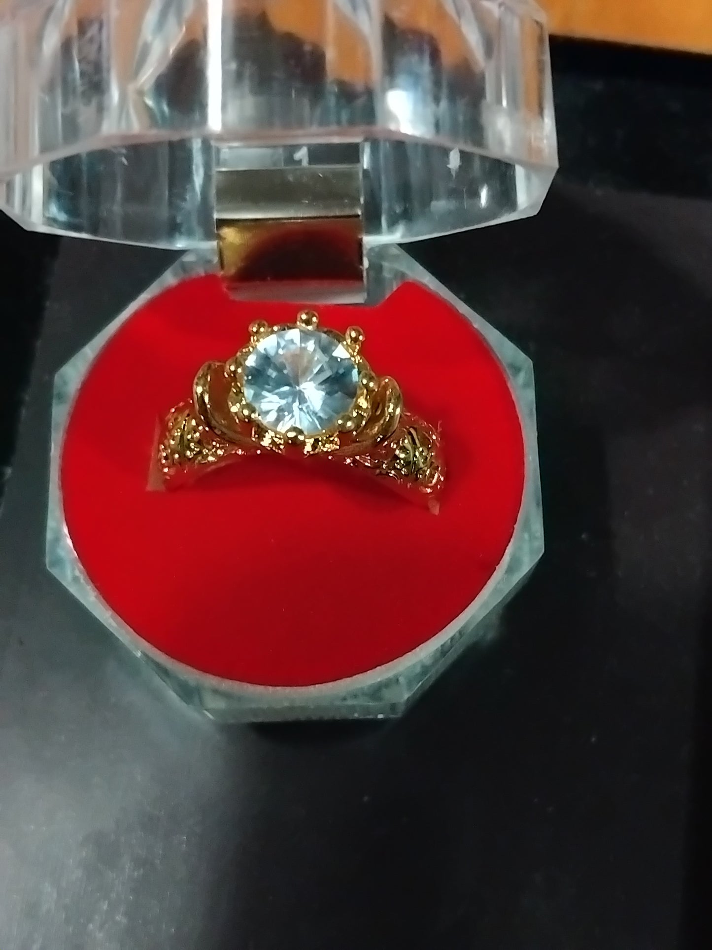 Gem centre peace ring