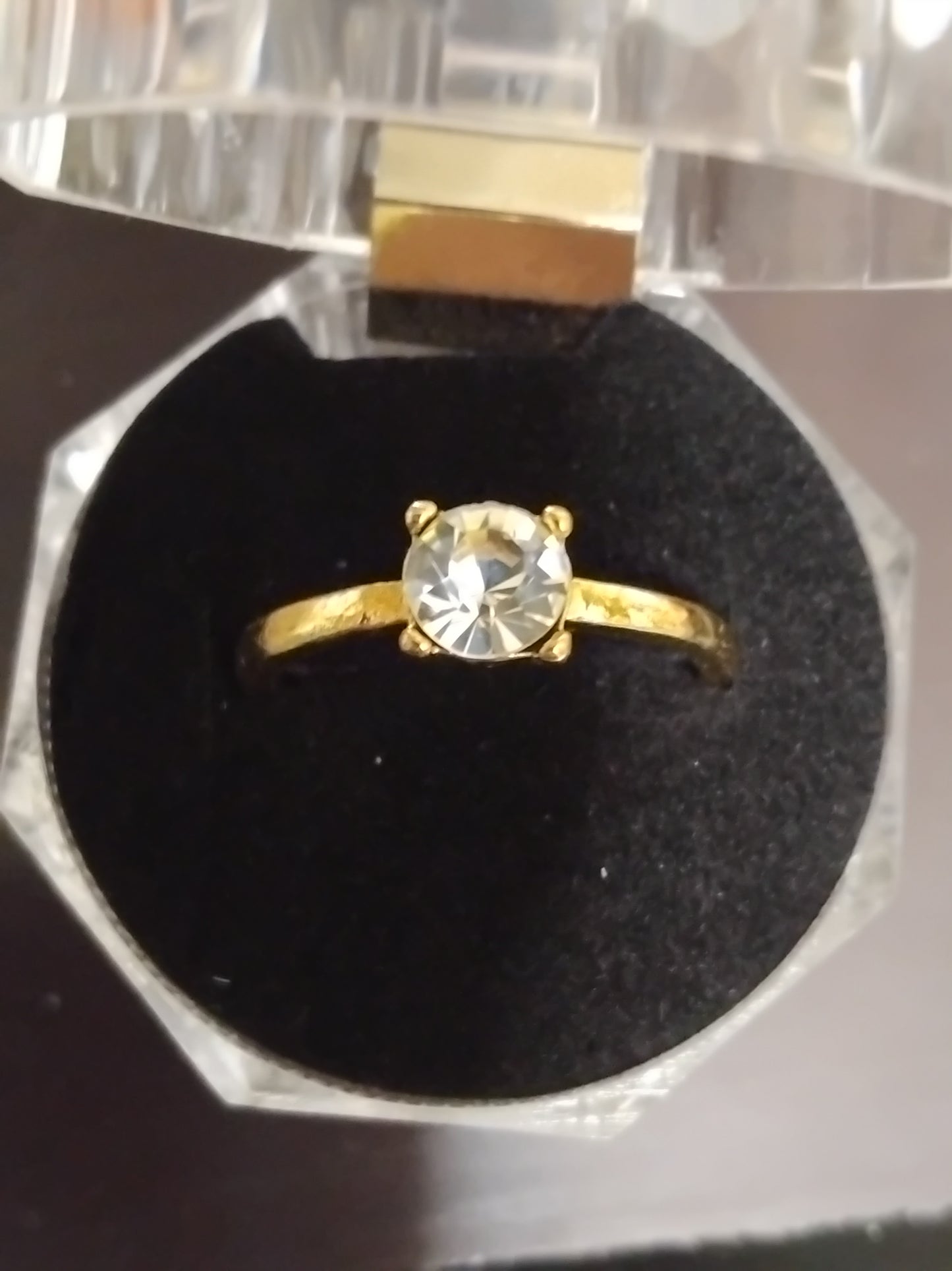 Single gem ring