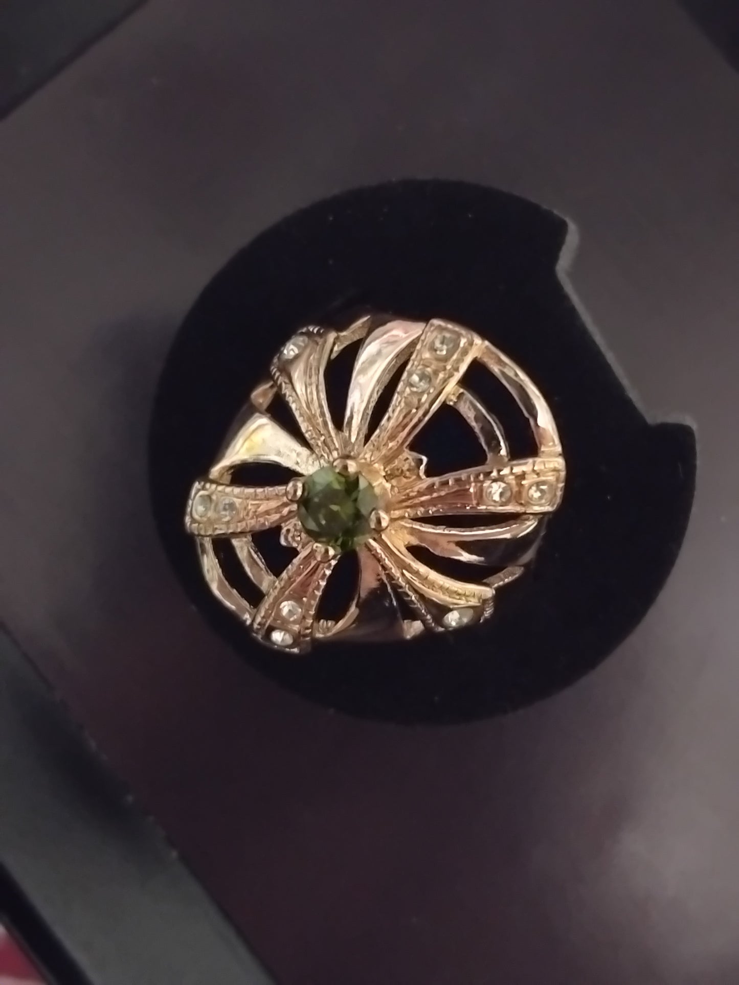 Exquisite flower ring