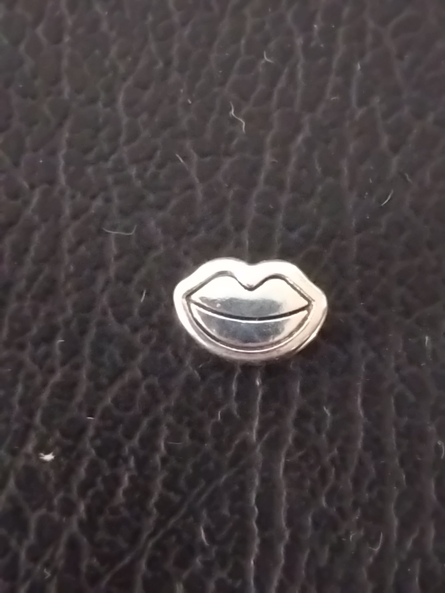 Lips charm