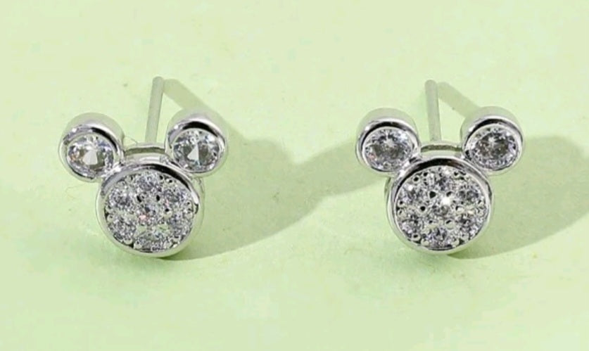 Sparkling mini studs