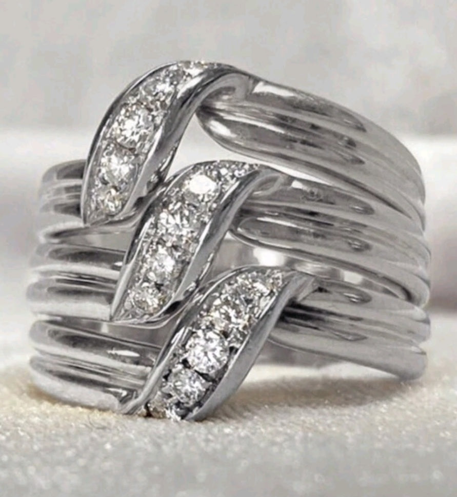 Triple spiral ring