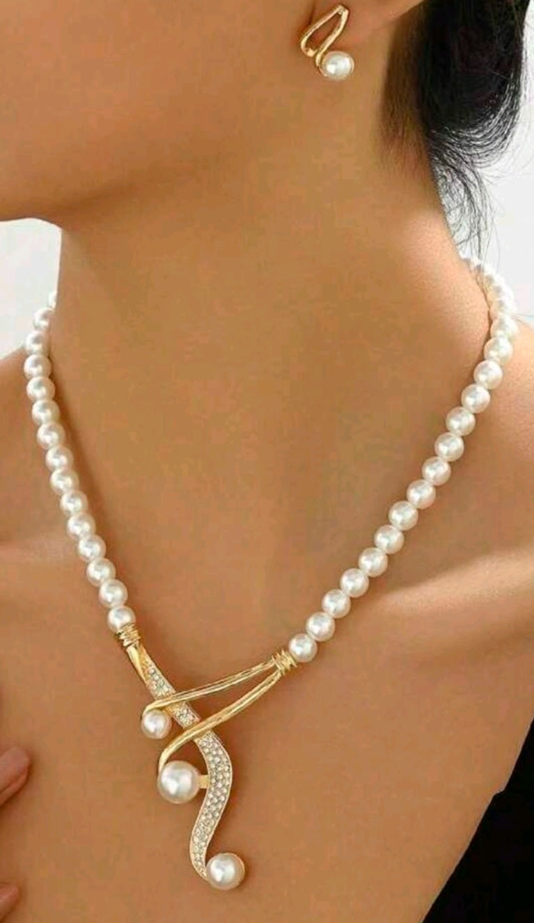 Unique pearl set