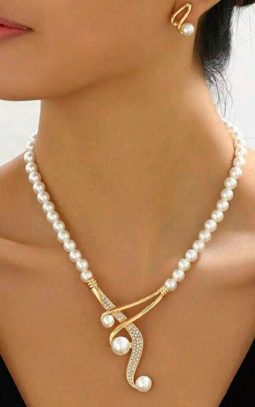 Unique pearl set