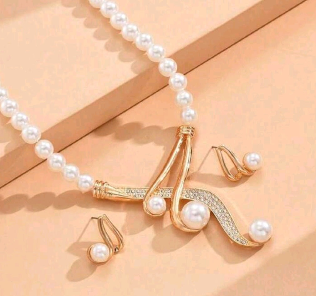 Unique pearl set