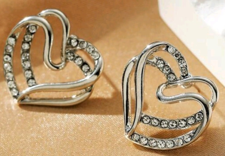 Double heart rhinestone detail studs