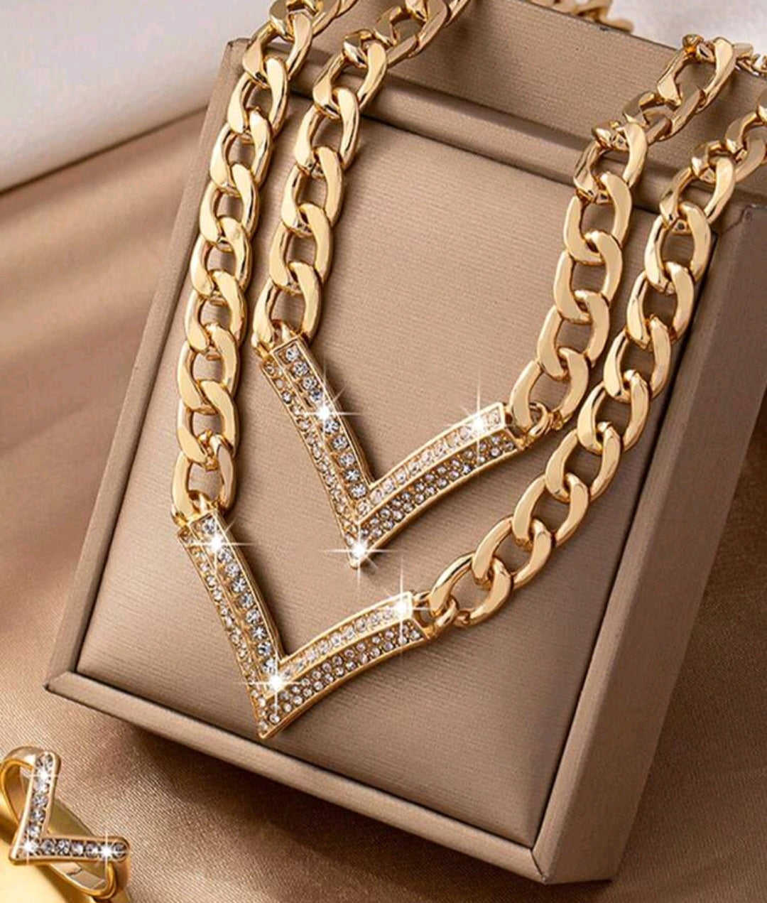 V cuban rhinestone set