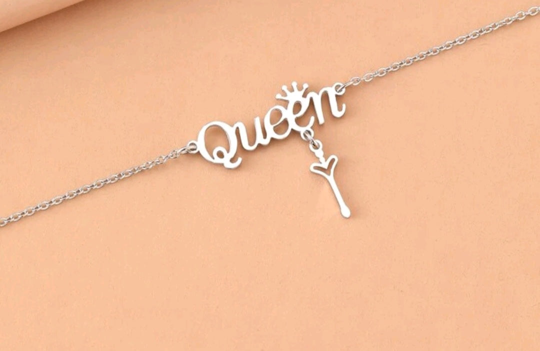 Queen necklace